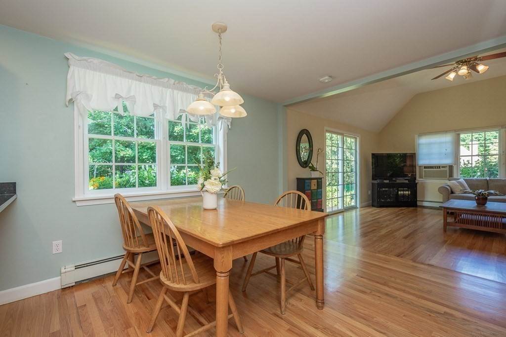 16. Single Family for Sale at Concord, MA 01742