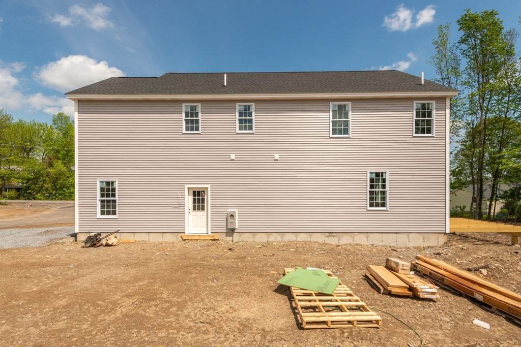 27. Single Family for Sale at Pepperell, MA 01463