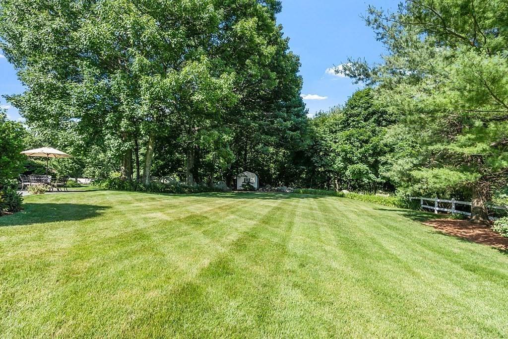 4. Single Family for Sale at Westford, MA 01886
