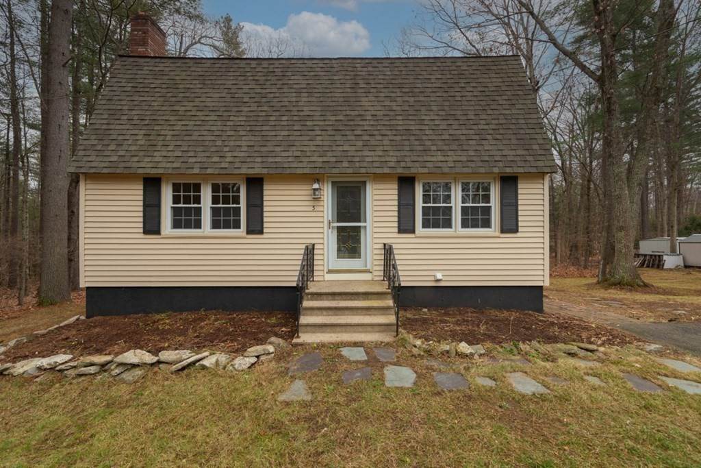 Single Family for Sale at Townsend, MA 01469