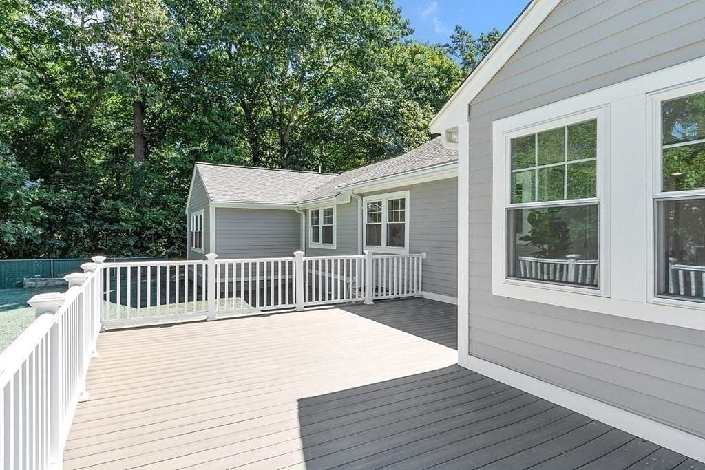 35. Single Family for Sale at Concord, MA 01742