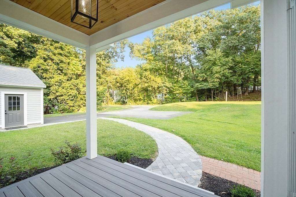 5. Single Family for Sale at Concord, MA 01742