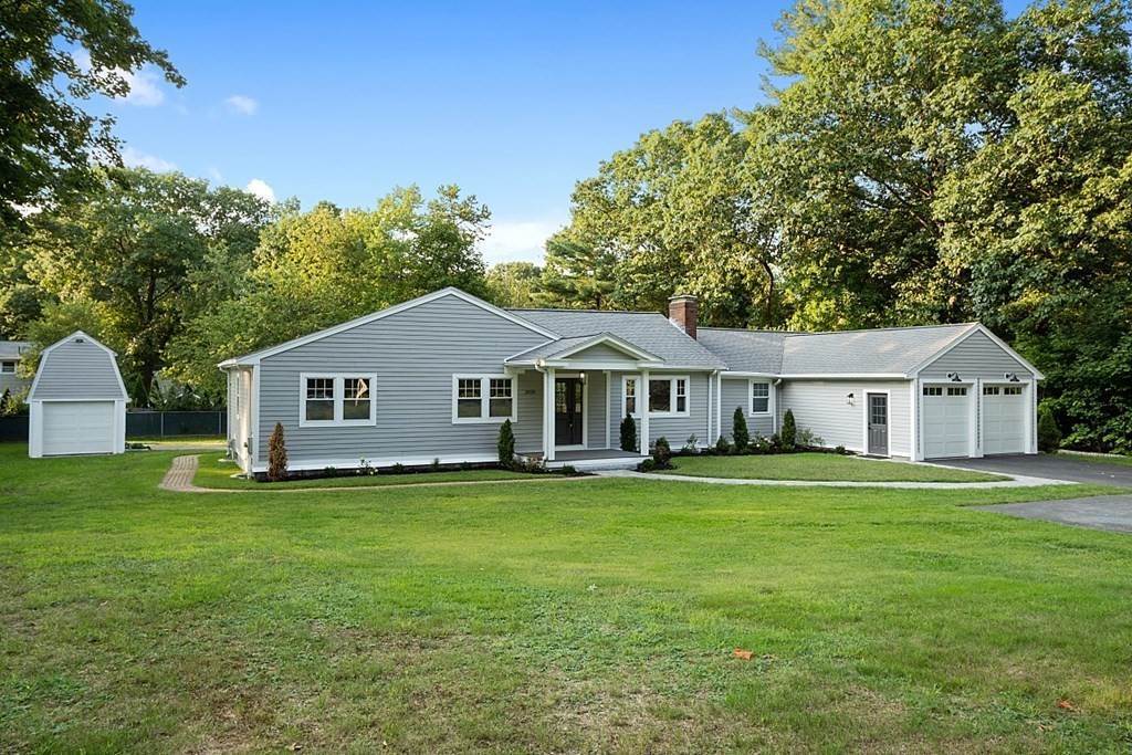 2. Single Family for Sale at Concord, MA 01742