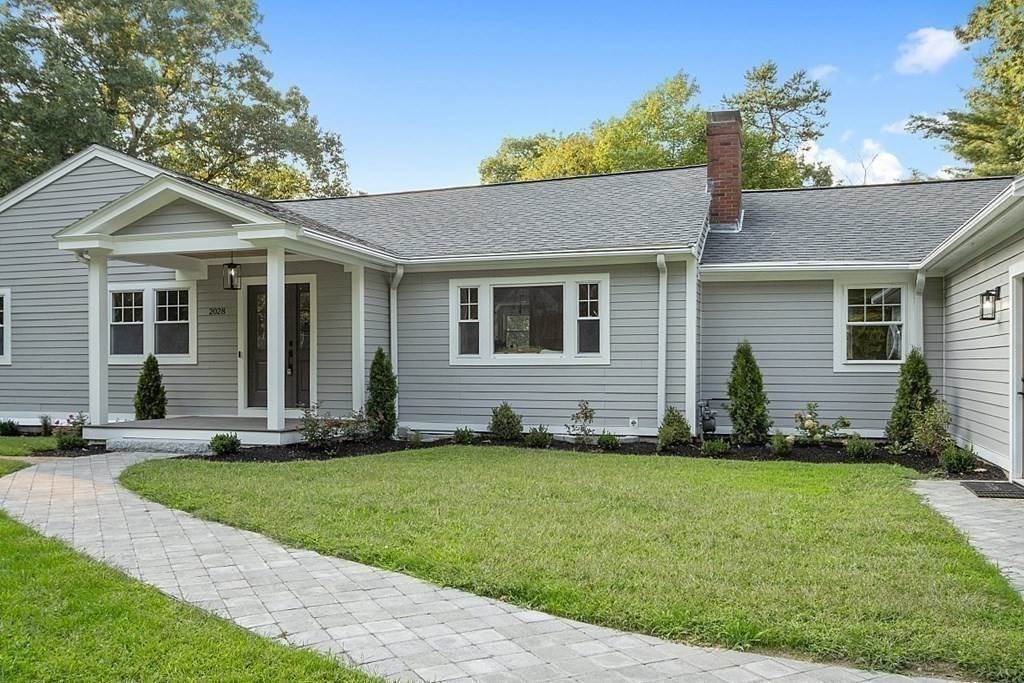 37. Single Family for Sale at Concord, MA 01742