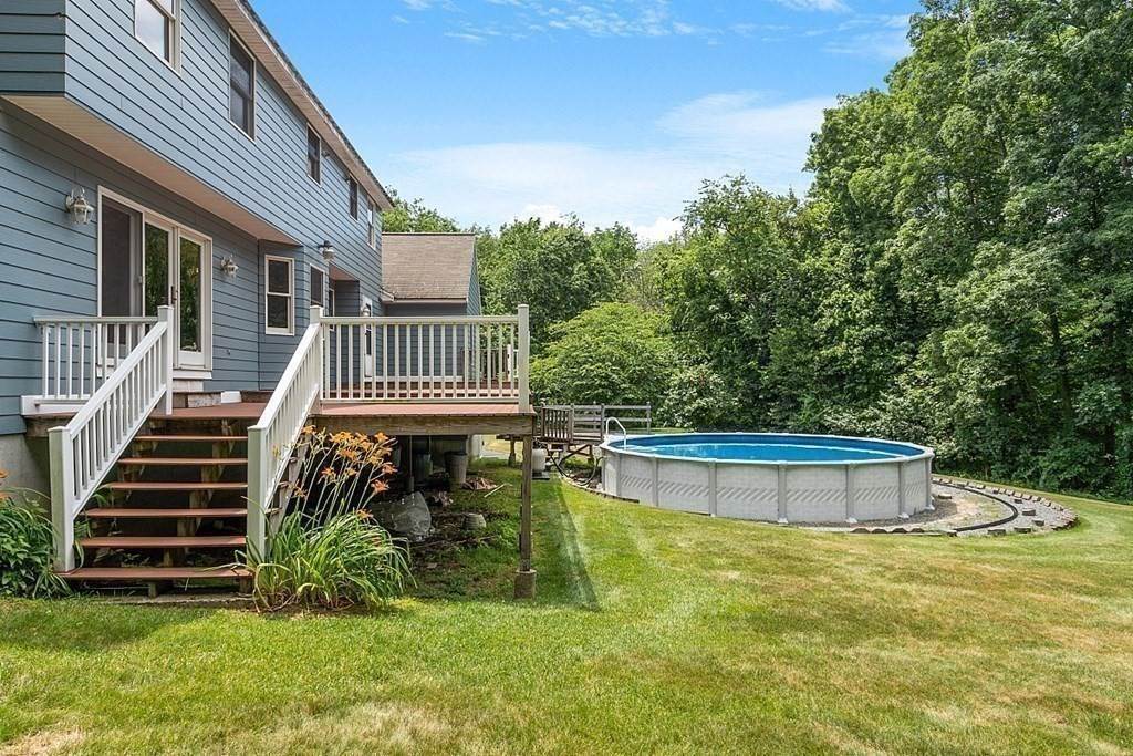 37. Single Family for Sale at Merrimac, MA 01860