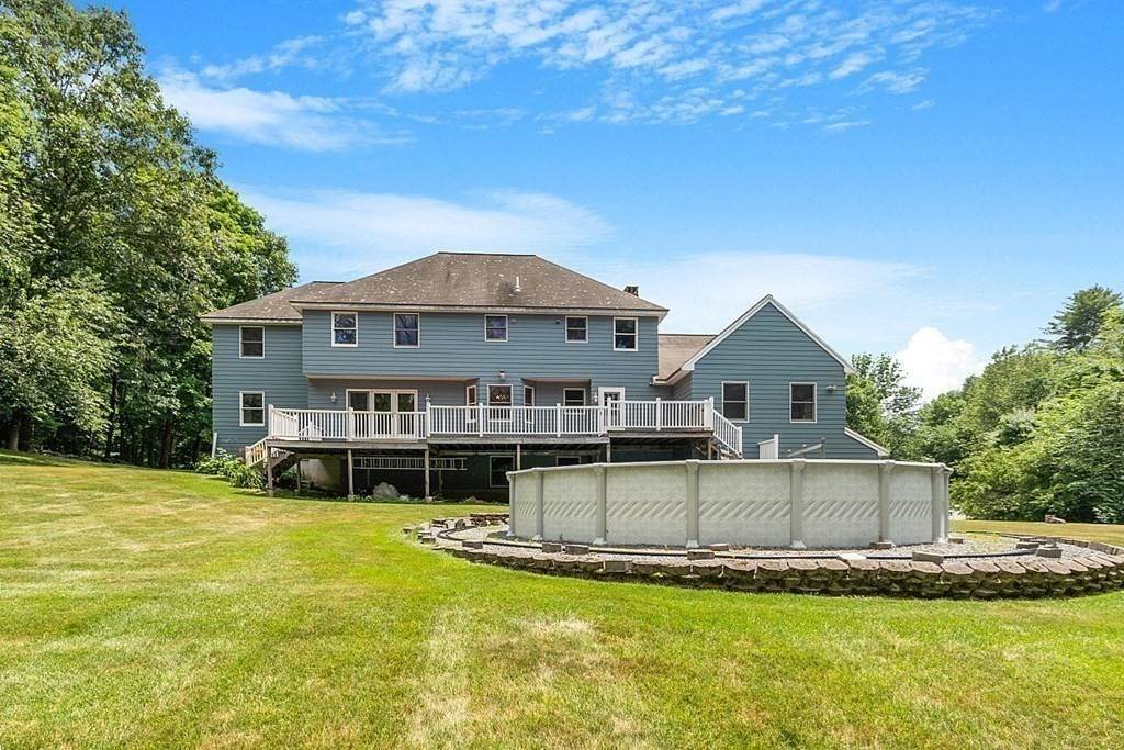 36. Single Family for Sale at Merrimac, MA 01860