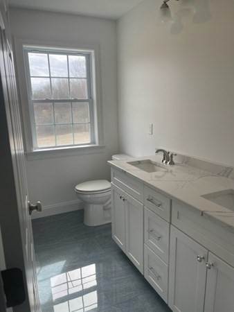 8. Condominium for Sale at Pepperell, MA 01463