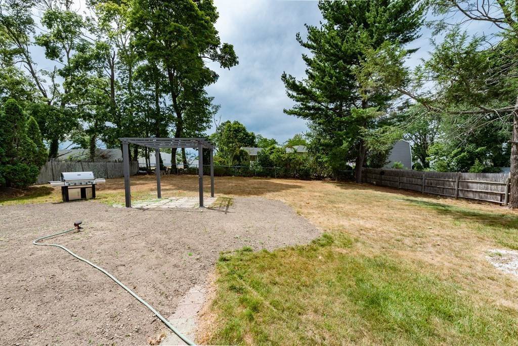 33. Single Family for Sale at Weymouth, MA 02190