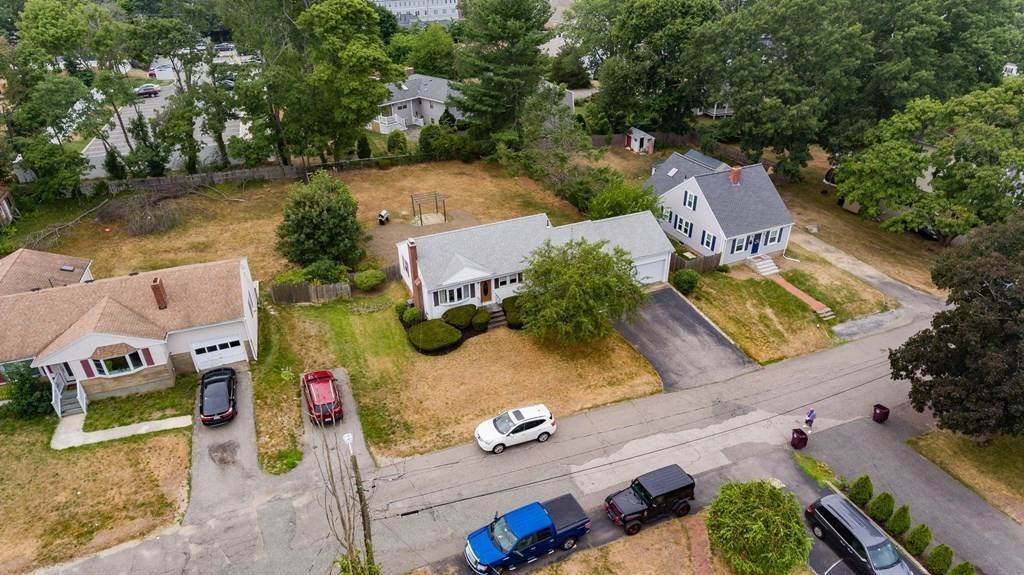 37. Single Family for Sale at Weymouth, MA 02190