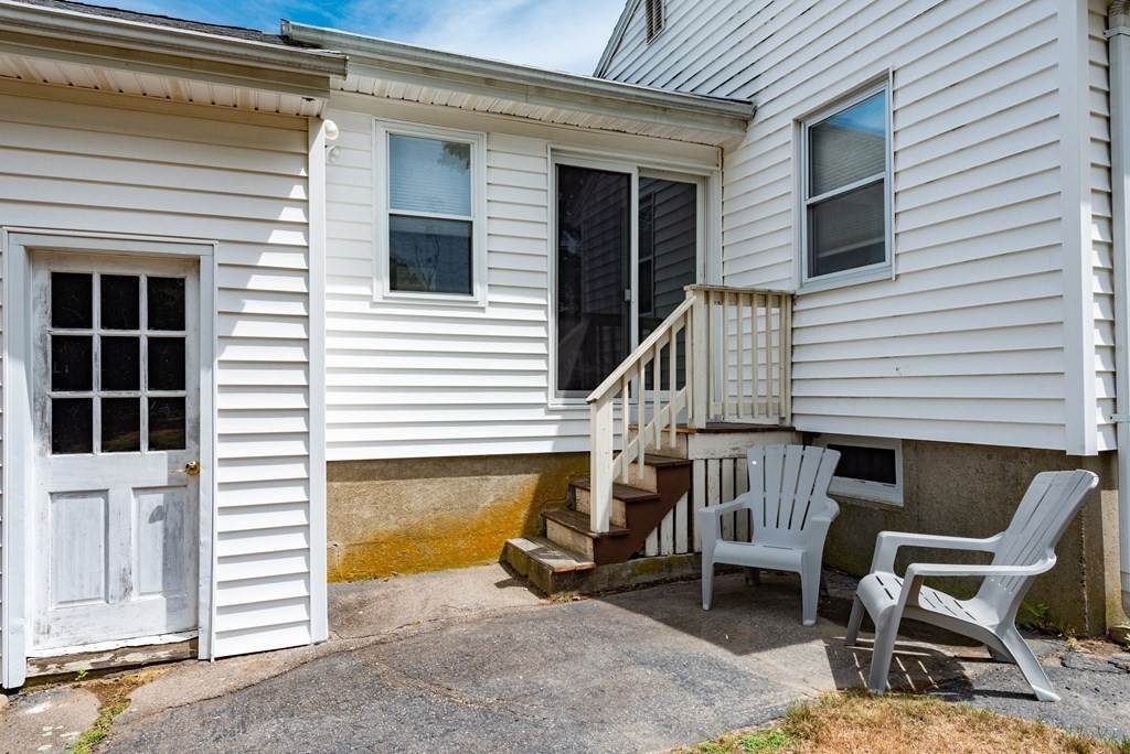 30. Single Family for Sale at Weymouth, MA 02190