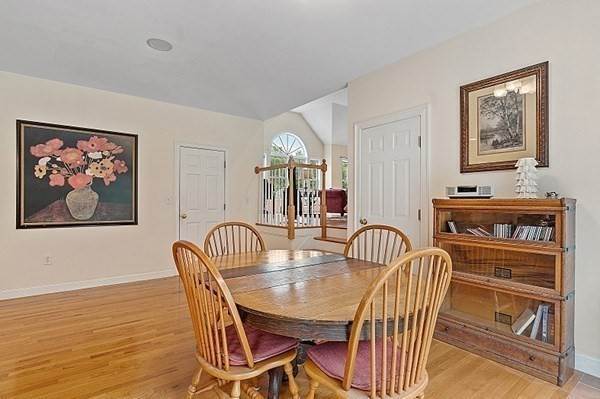 18. Single Family for Sale at Tewksbury, MA 01876