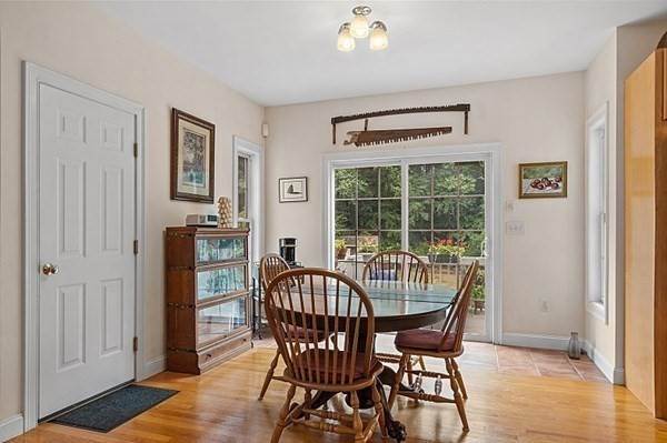17. Single Family for Sale at Tewksbury, MA 01876