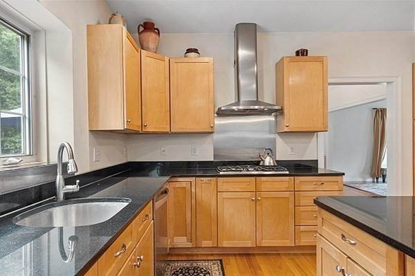 14. Single Family for Sale at Tewksbury, MA 01876