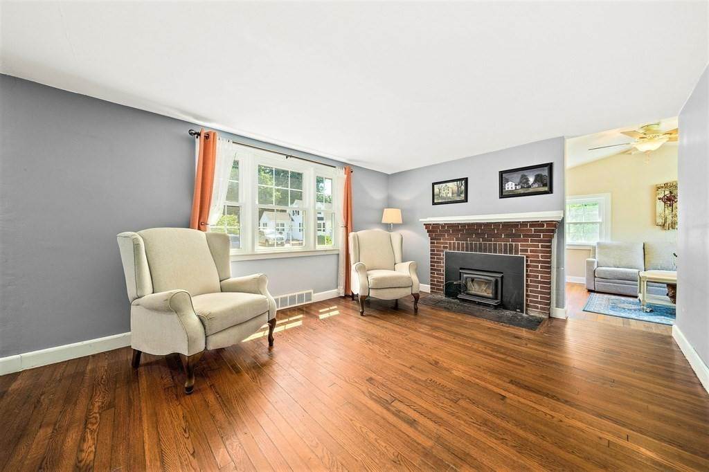 8. Single Family for Sale at Weymouth, MA 02191