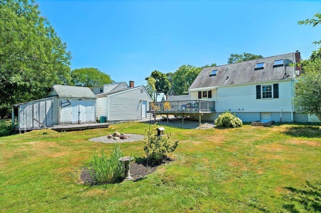 22. Single Family for Sale at Weymouth, MA 02191