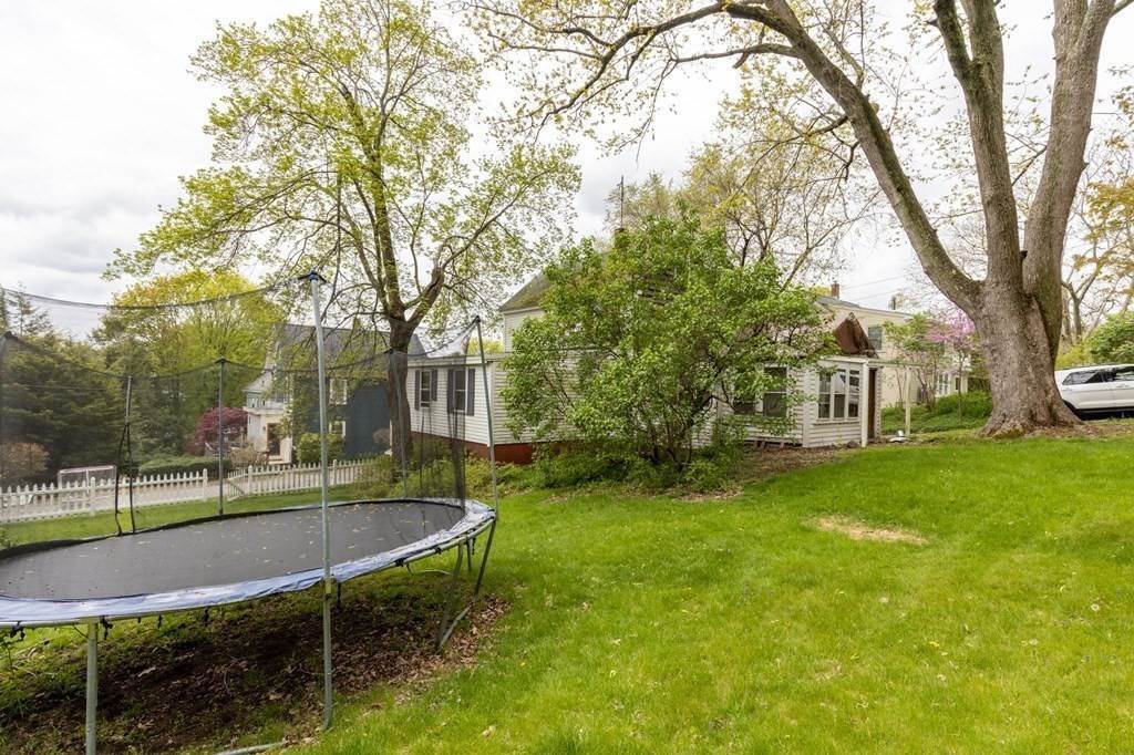 18. Single Family for Sale at Ipswich, MA 01938