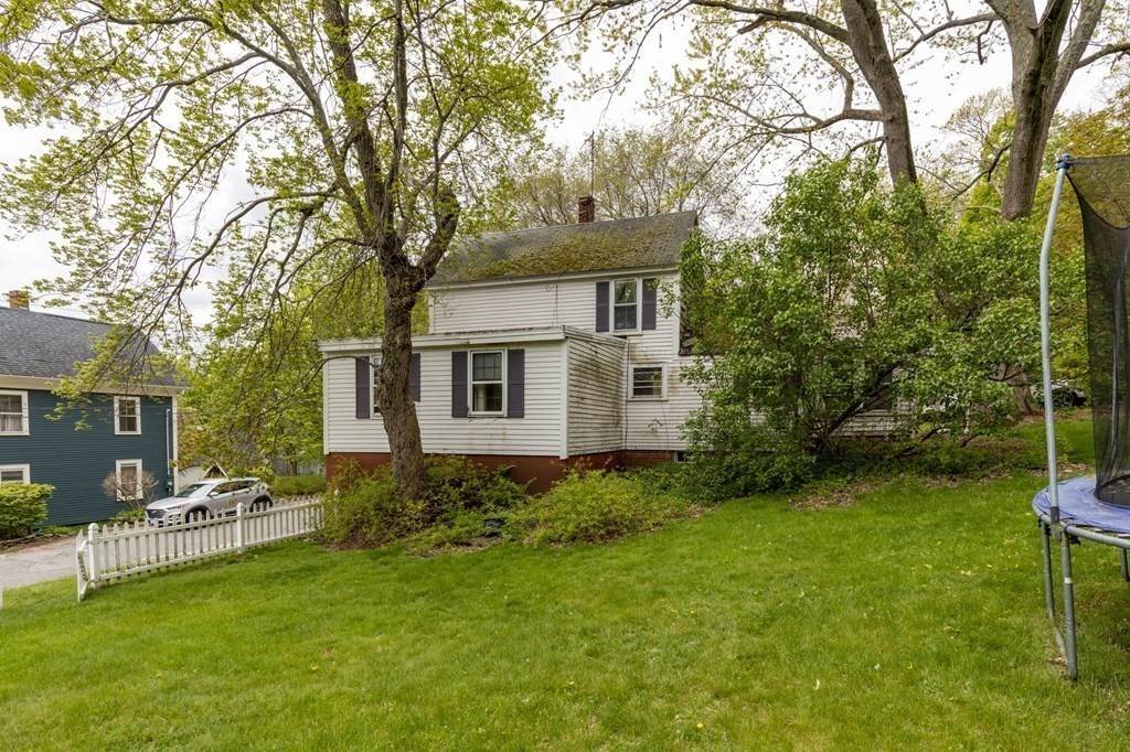 20. Single Family for Sale at Ipswich, MA 01938