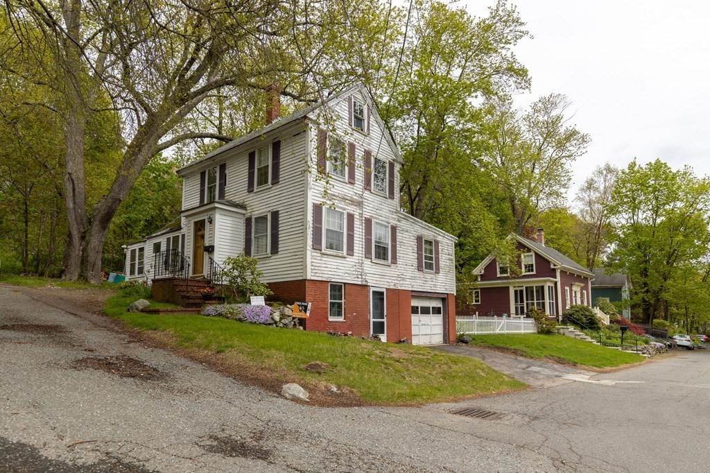 2. Single Family for Sale at Ipswich, MA 01938