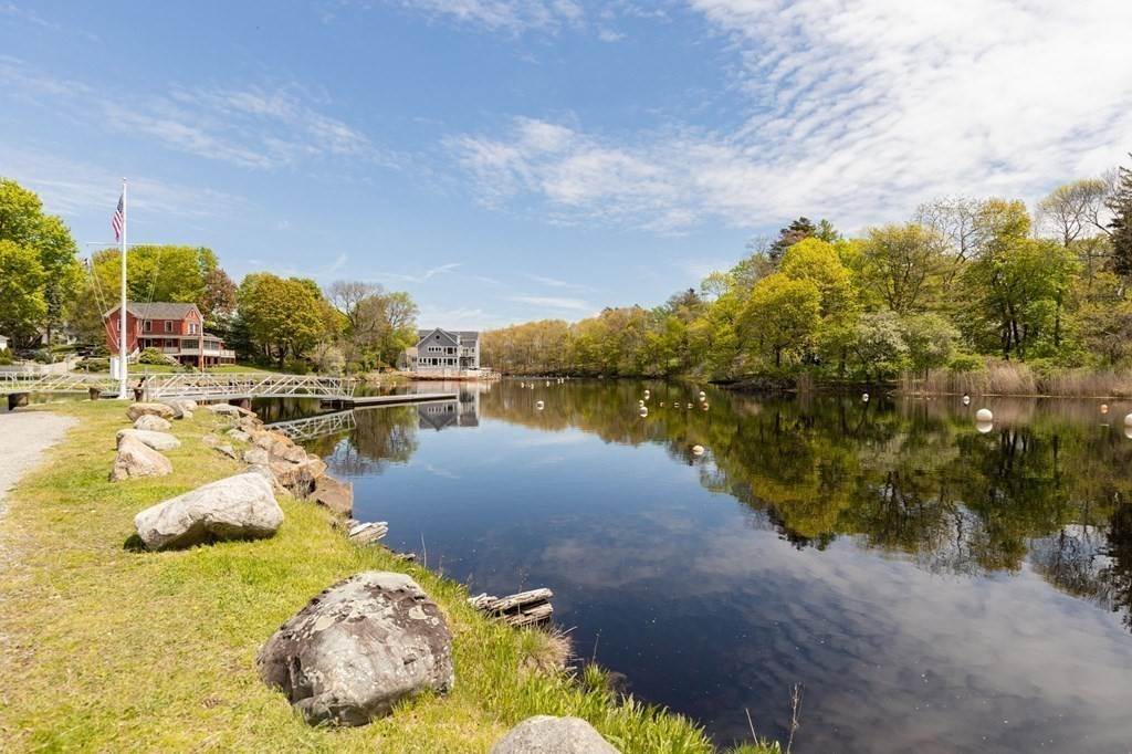 26. Single Family for Sale at Ipswich, MA 01938