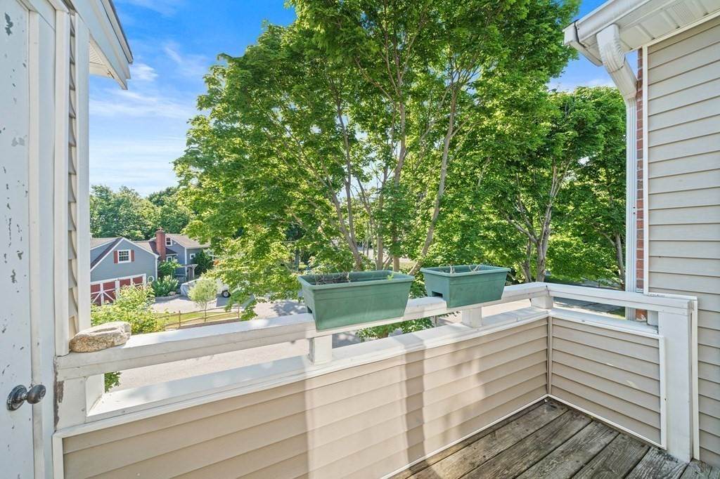 19. Condominium for Sale at Weymouth, MA 02189