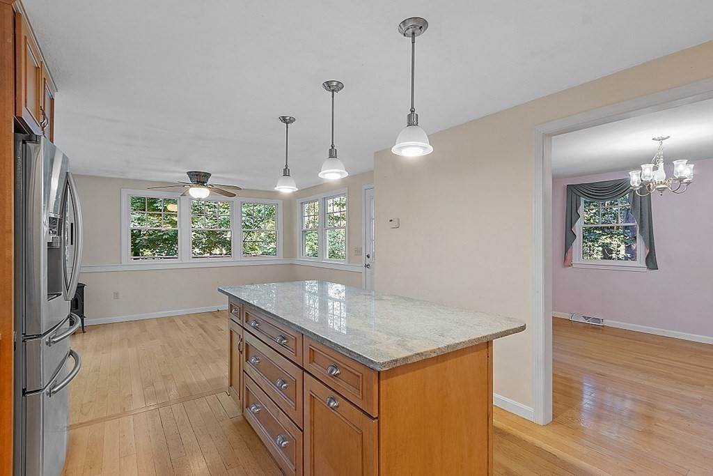 12. Single Family for Sale at Westford, MA 01886