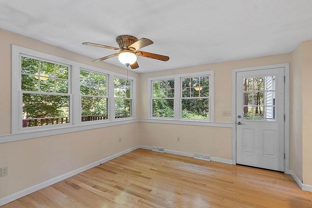 15. Single Family for Sale at Westford, MA 01886