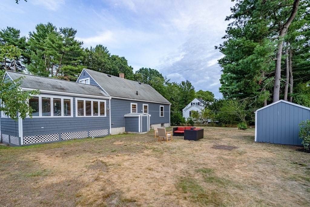 40. Single Family for Sale at Tewksbury, MA 01876