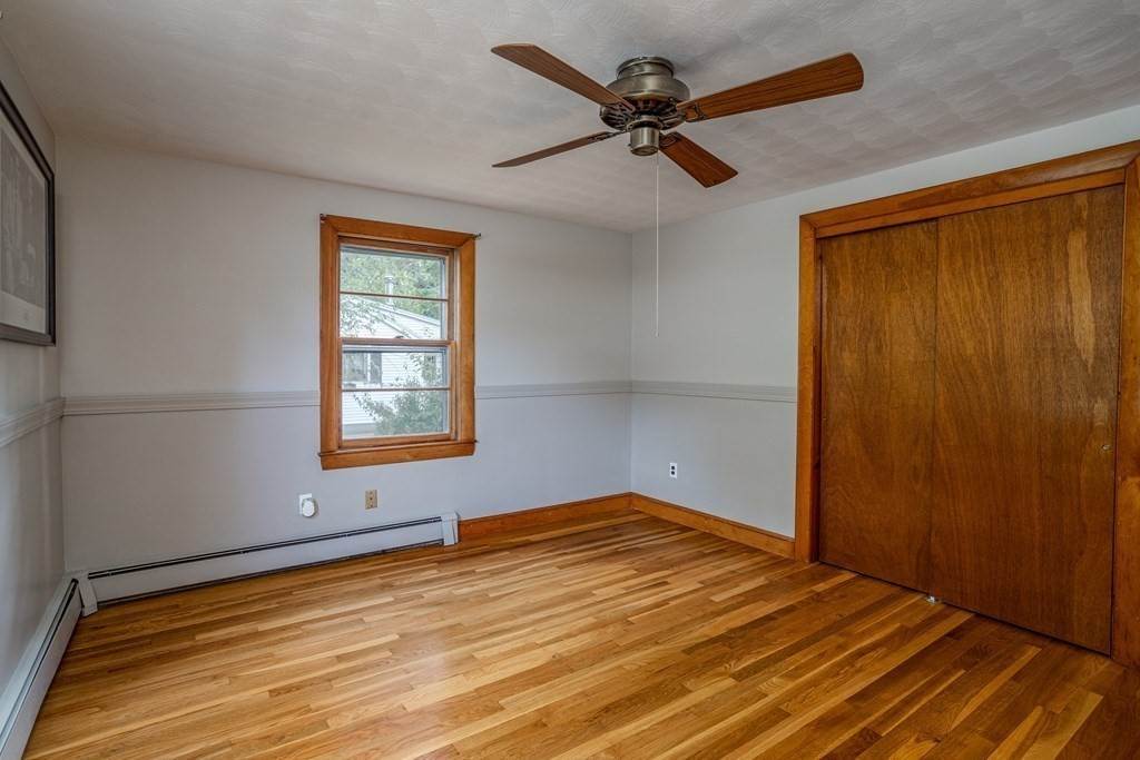 24. Single Family for Sale at Tewksbury, MA 01876