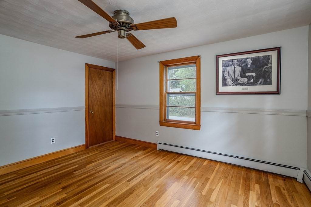 22. Single Family for Sale at Tewksbury, MA 01876