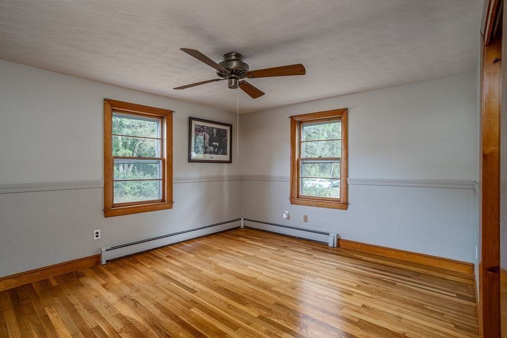 21. Single Family for Sale at Tewksbury, MA 01876