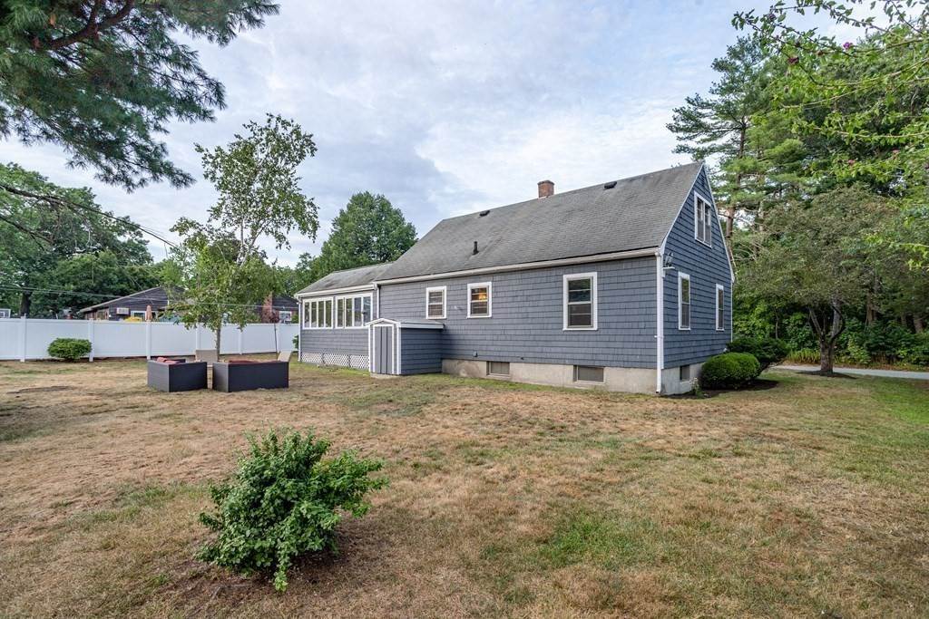 39. Single Family for Sale at Tewksbury, MA 01876