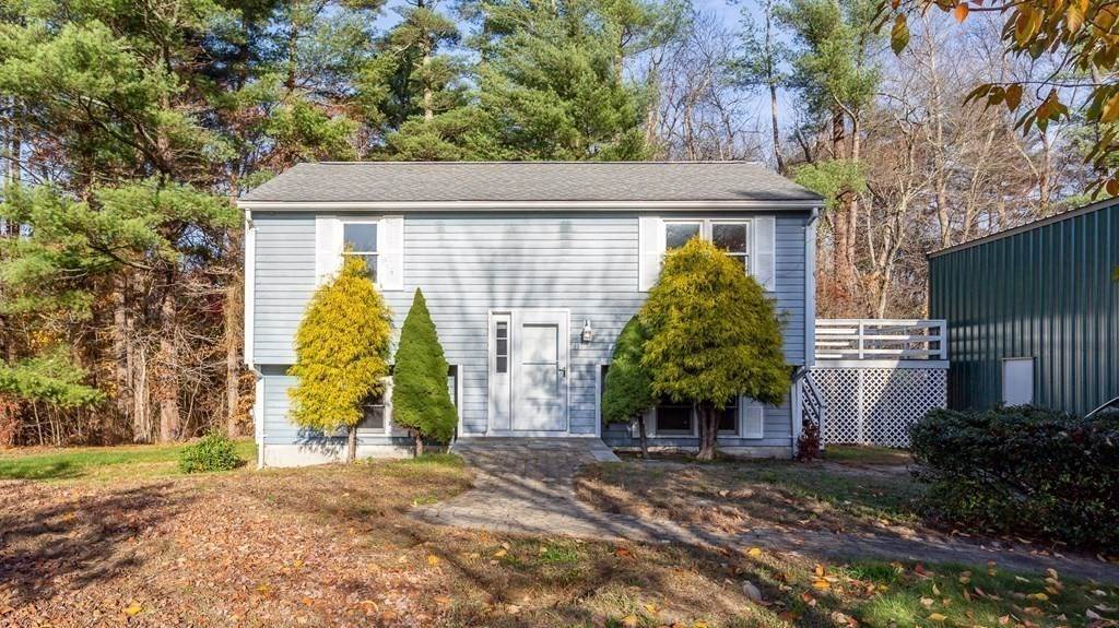 Single Family for Sale at Middleboro, MA 02346
