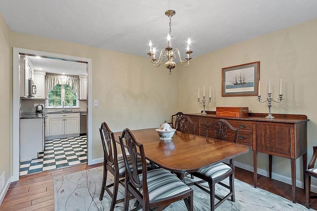 16. Single Family for Sale at Westford, MA 01886