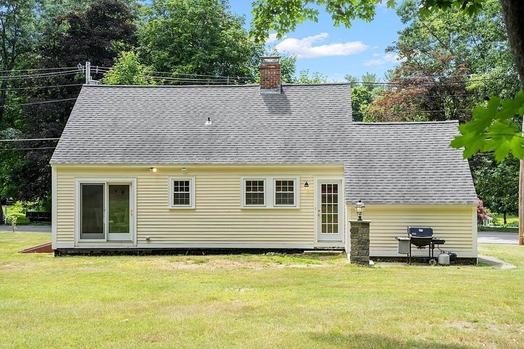8. Single Family for Sale at Westford, MA 01886