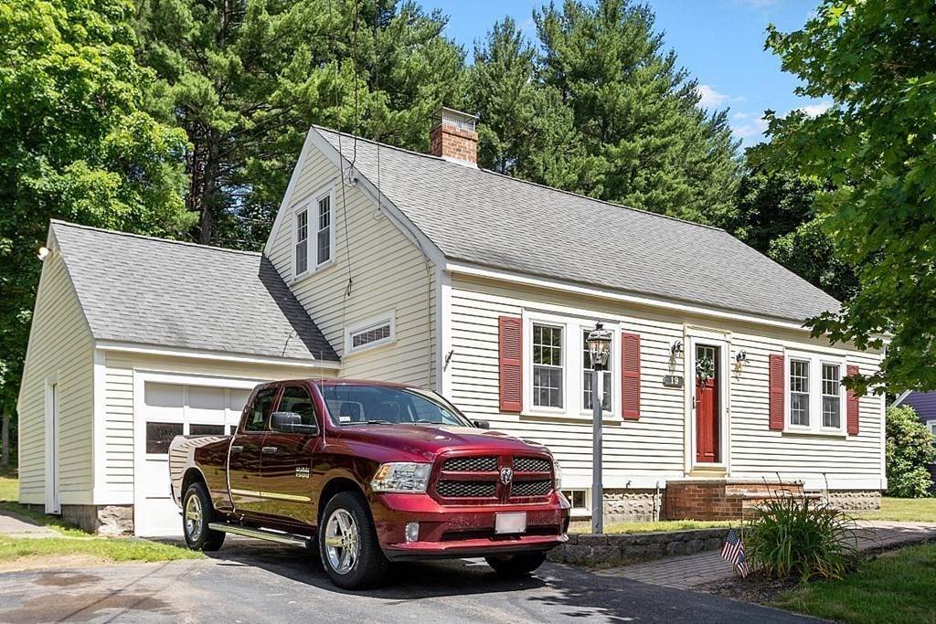 10. Single Family for Sale at Westford, MA 01886