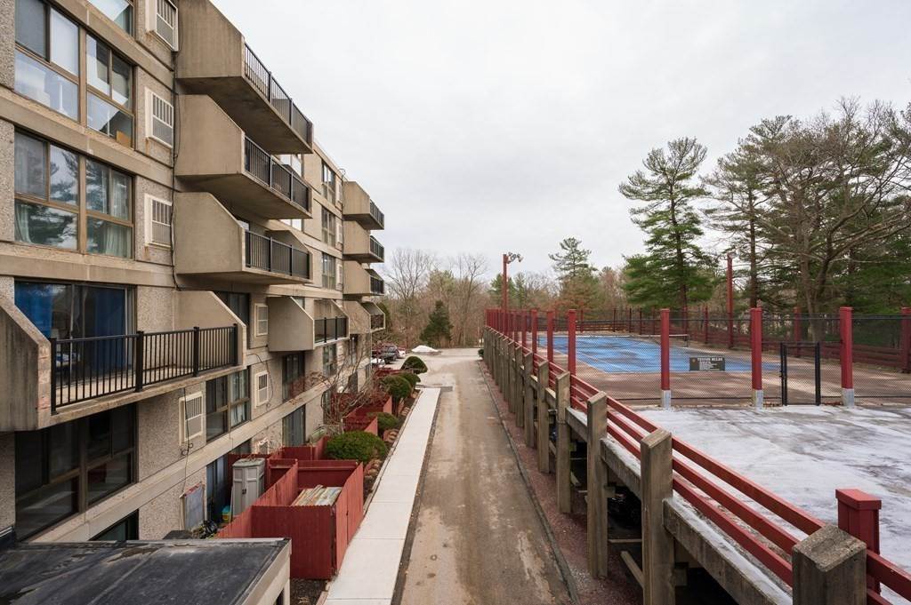 24. Condominium for Sale at Weymouth, MA 02190