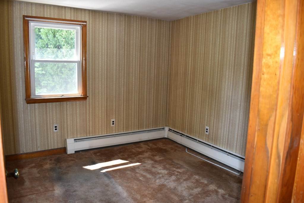 16. Single Family for Sale at 44 Tarbell Street Pepperell, MA 01463