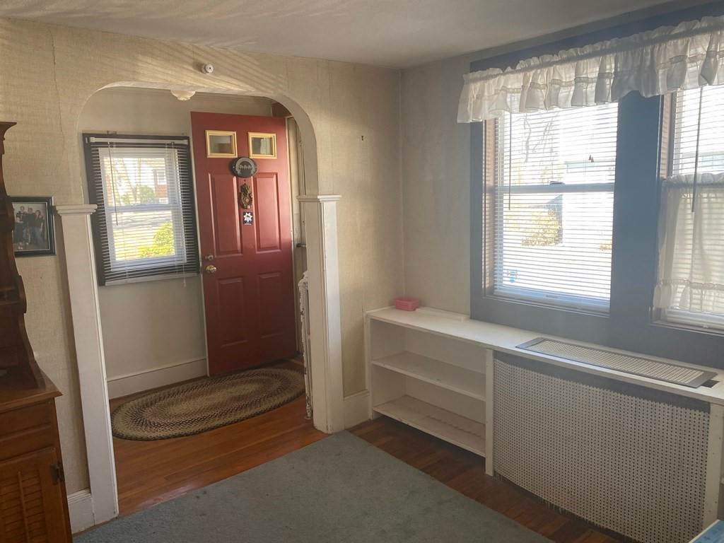 15. Single Family for Sale at 25 Perry St Weymouth, MA 02189