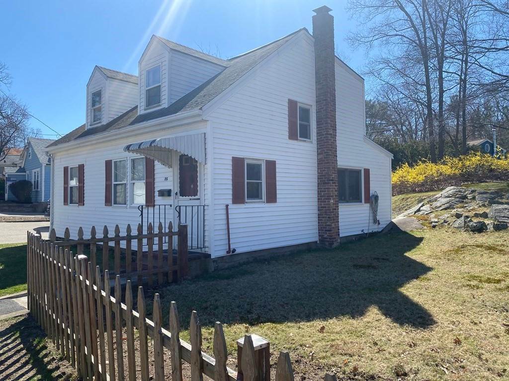 7. Single Family for Sale at 25 Perry St Weymouth, MA 02189