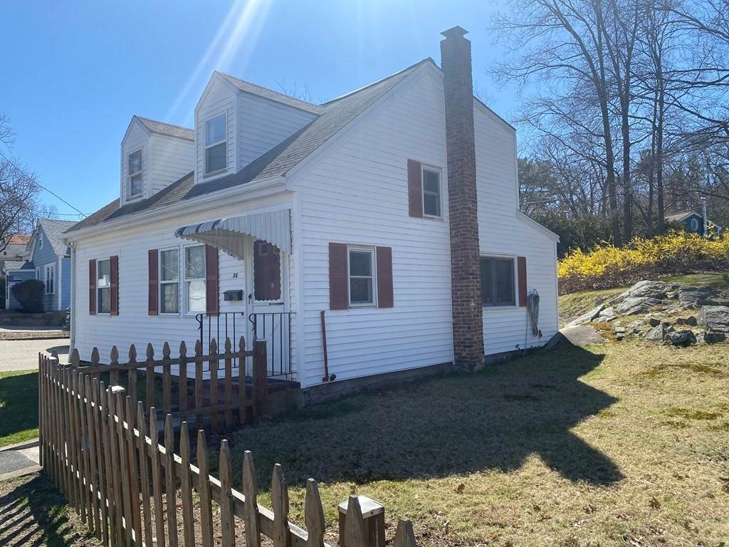 9. Single Family for Sale at 25 Perry St Weymouth, MA 02189