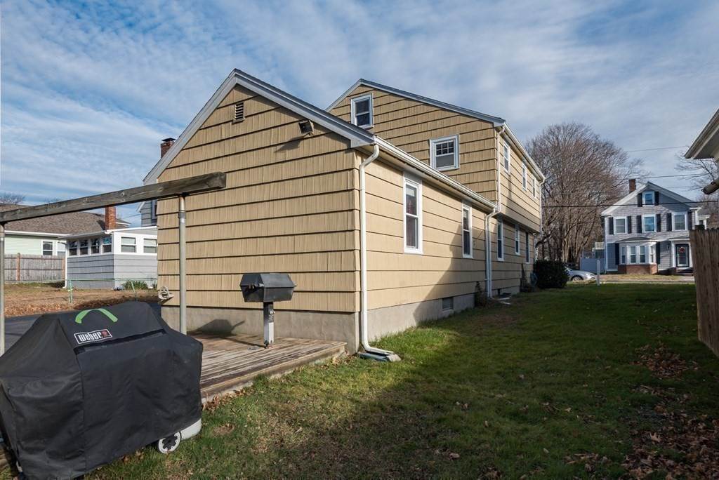 26. Single Family for Sale at 41 Pleasant St. Holbrook, MA 02343