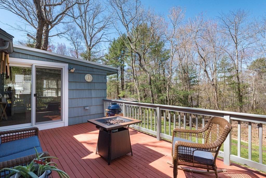 26. Single Family for Sale at 25 S Shore Rd Holbrook, MA 02343