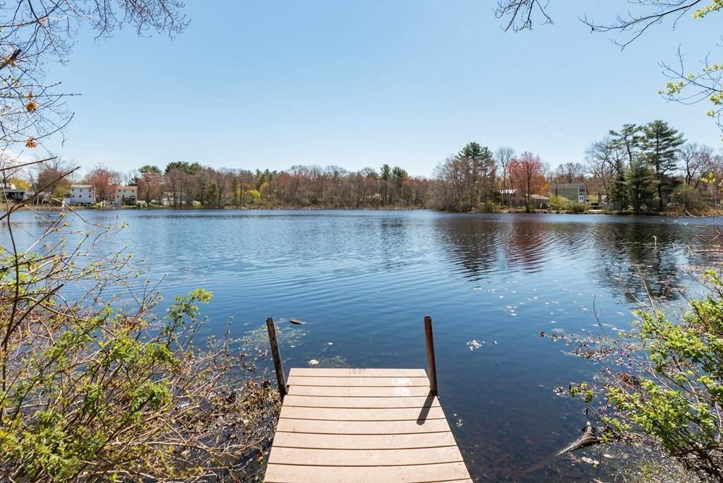 33. Single Family for Sale at 25 S Shore Rd Holbrook, MA 02343
