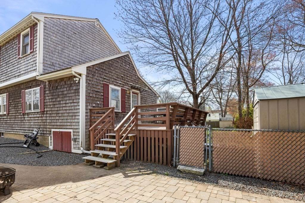 33. Single Family for Sale at 22 Edgewood Rd Holbrook, MA 02343