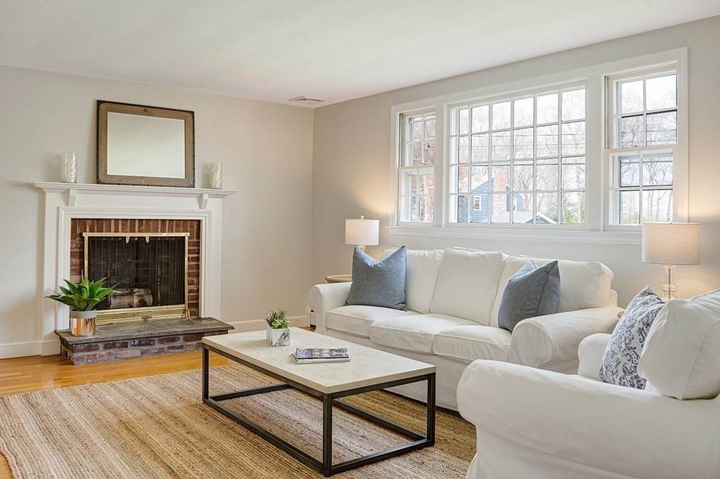 3. Single Family for Sale at 25 Crabtree Road Concord, MA 02632