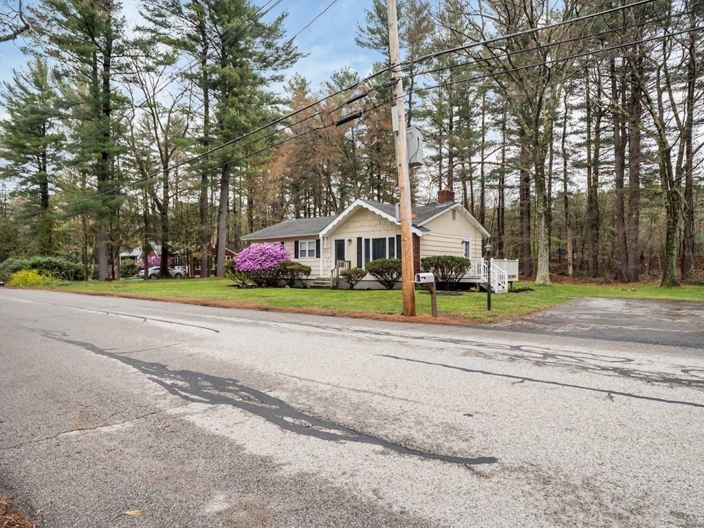 26. Single Family for Sale at 38 Country Rd Westford, MA 01886