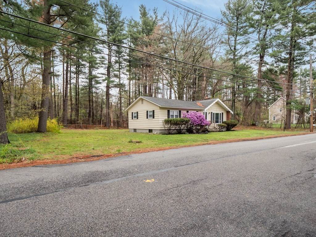 31. Single Family for Sale at 38 Country Rd Westford, MA 01886