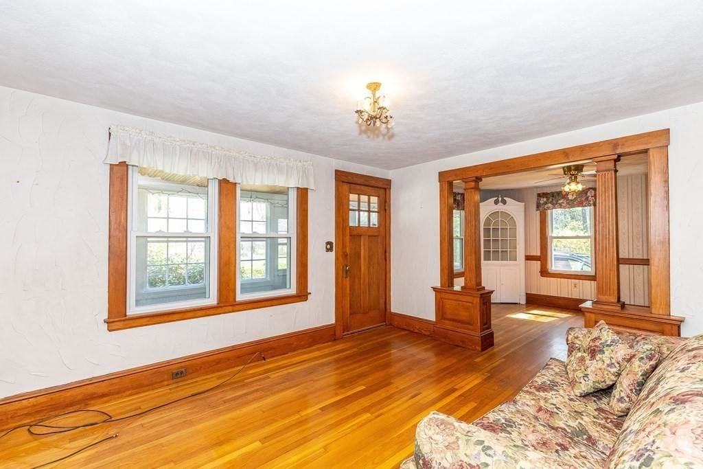 17. Single Family for Sale at 600 Springs Rd Bedford, MA 01730