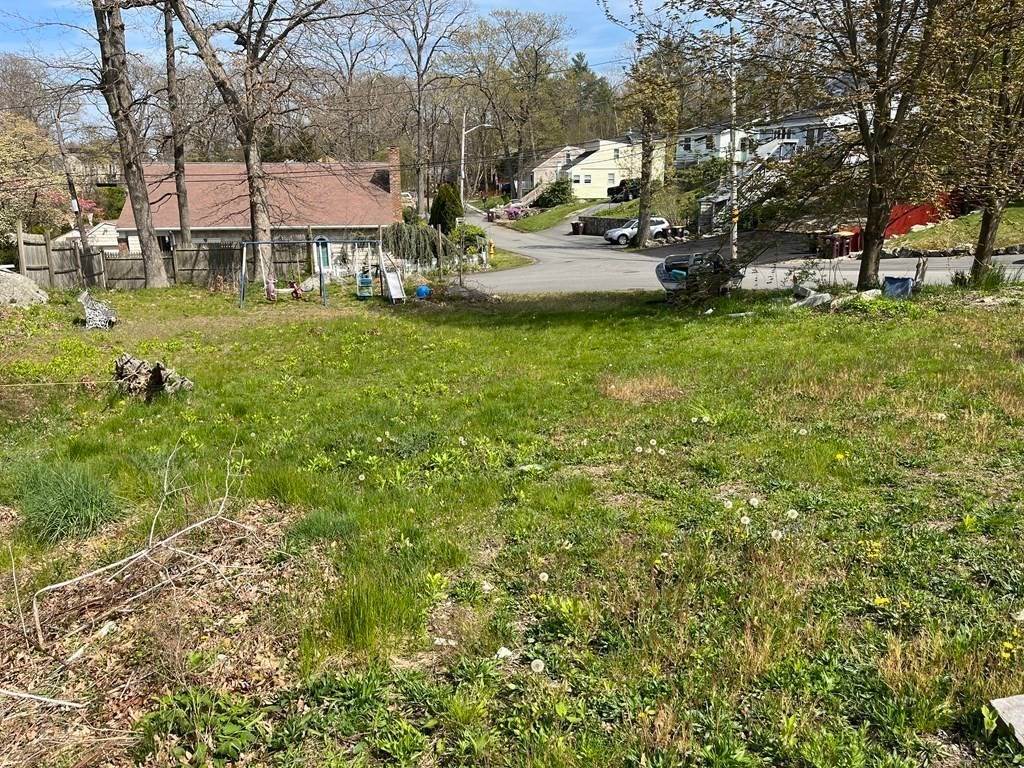 4. Single Family for Sale at 42 Mountain View Rd Weymouth, MA 02189