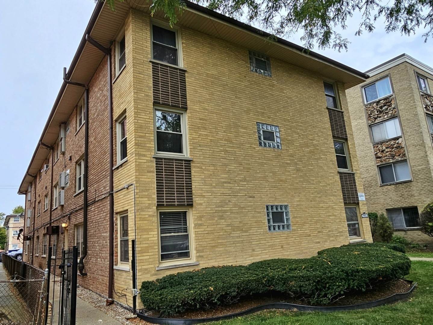 2. Single Family for Sale at Old Irving Park, Chicago, IL 60641
